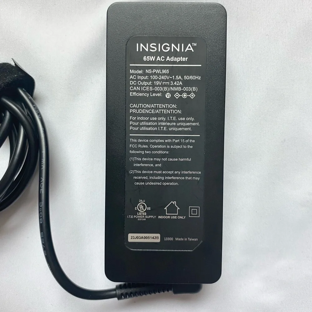 Insignia Universal Laptop Charger, 65 Watt, 10 feet length